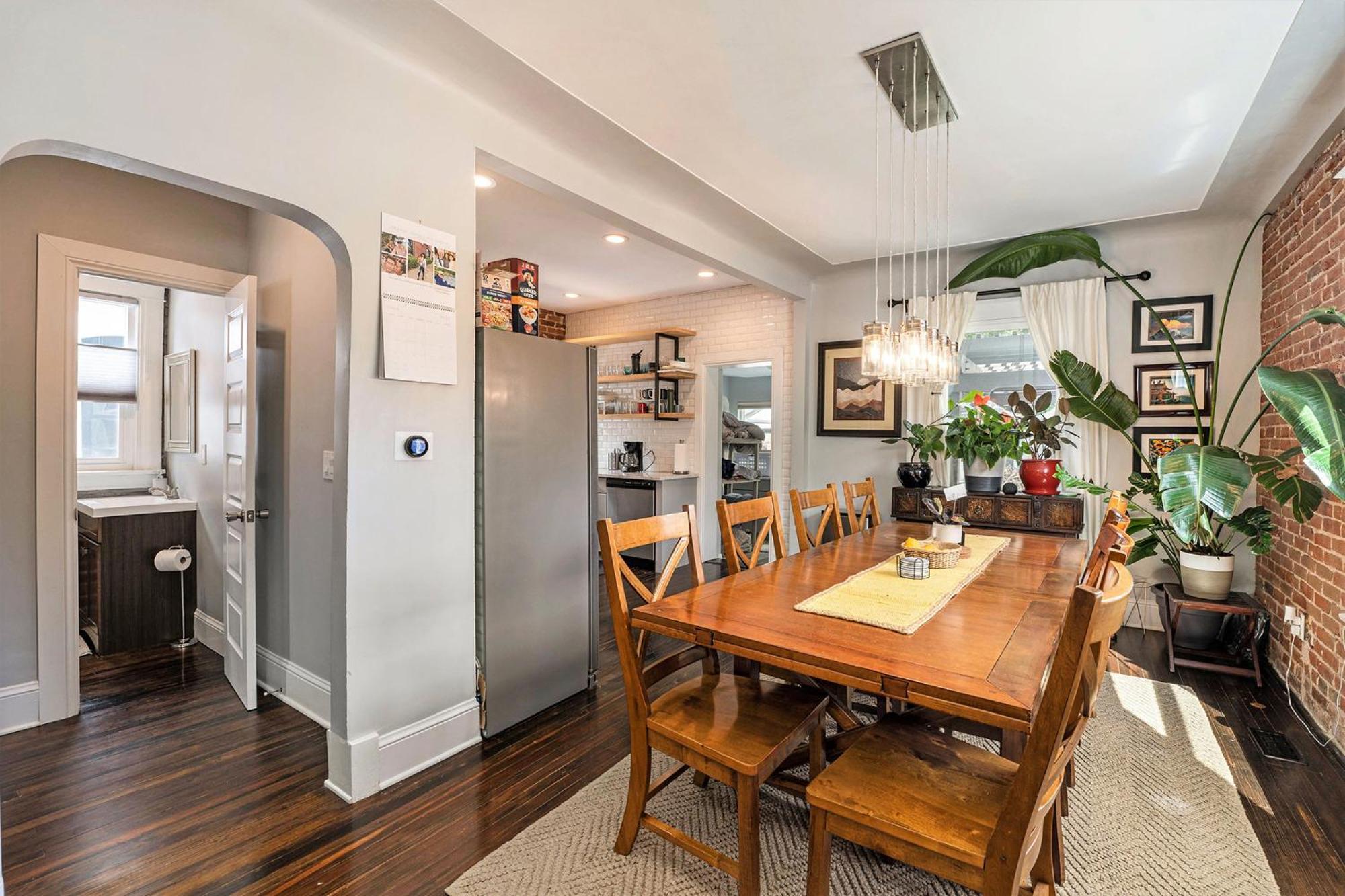 Сasa de vacaciones 5-bedroom Victorian Private Yard Sleeps 10 DEN