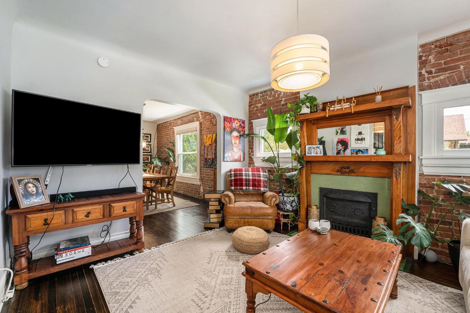 5-bedroom Victorian Private Yard Sleeps 10 * DEN