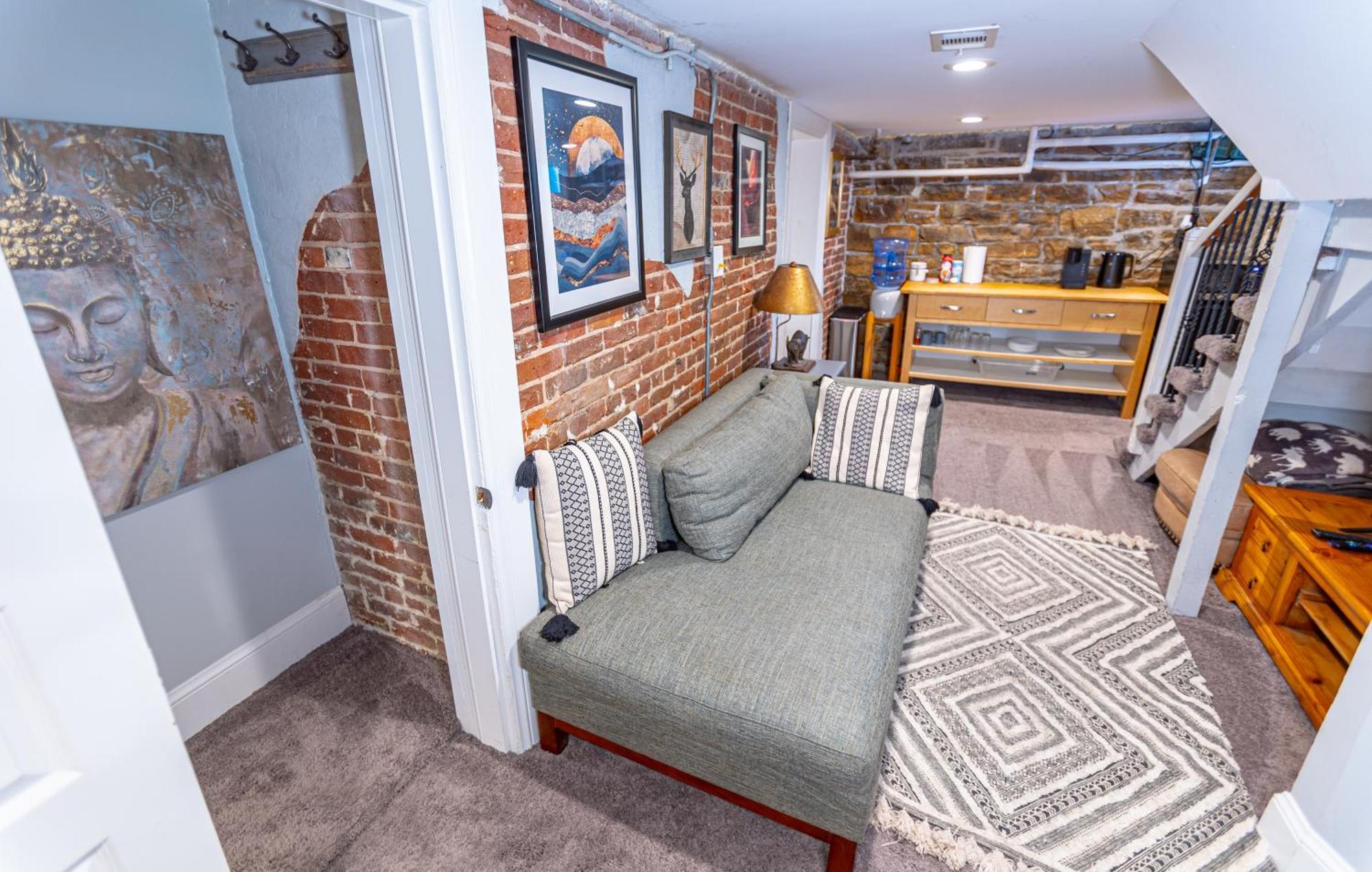 5-bedroom Victorian Private Yard Sleeps 10 Сasa de vacaciones DEN