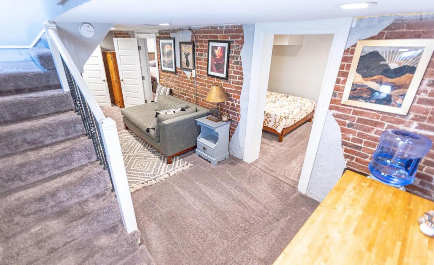 Holiday home 5-bedroom Victorian Private Yard Sleeps 10 *